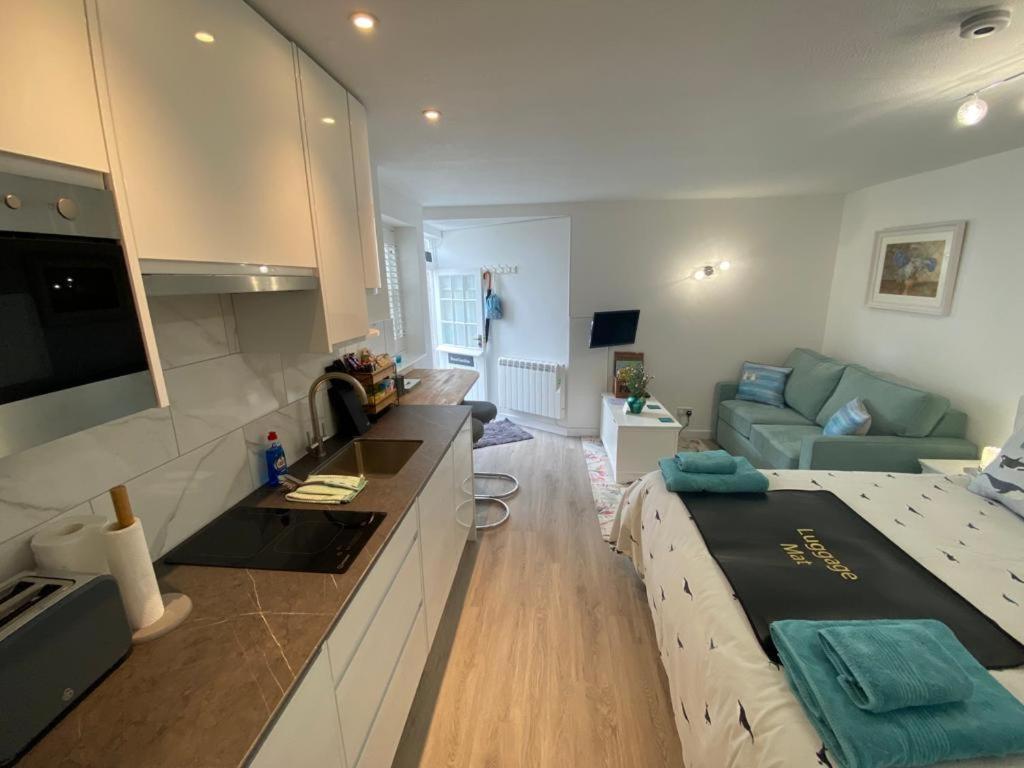 Sweet Caroline - Luxury Studio Stone'S Throw From Mousehole Harbour Exterior photo